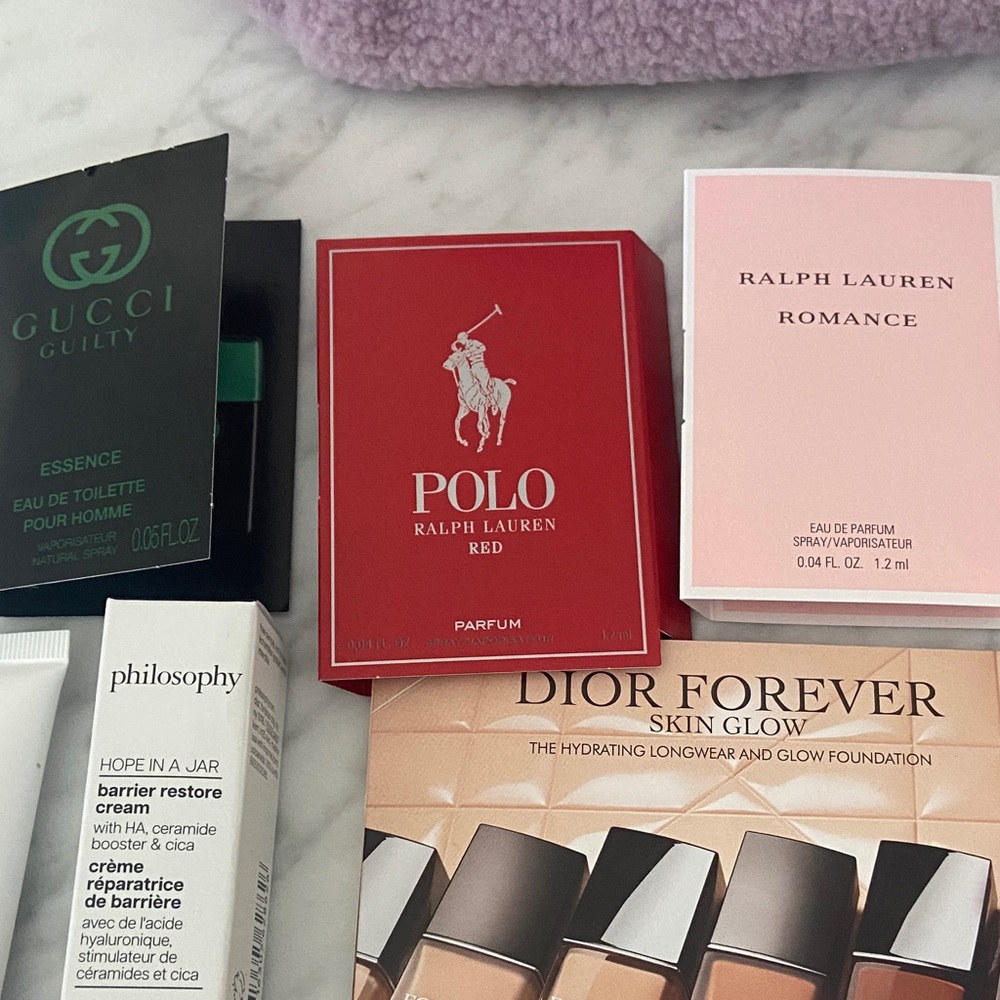 Assorted Beauty and Fragrance Sample Set - Picture 6 of 10